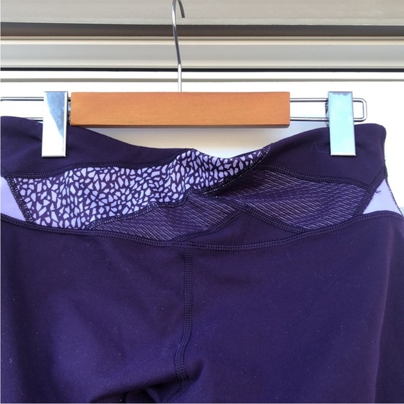 Lululemon Low Rise Wunder Unders - Picture 4 of 5